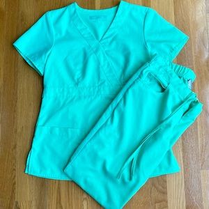 MAKE OFFER Women’s Greys Anatomy Scrub Set